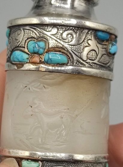 CHINE.

Petite tabatière à décor de turquoises...