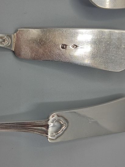 Silver fish service with six pieces of cutlery.

Spatulas...