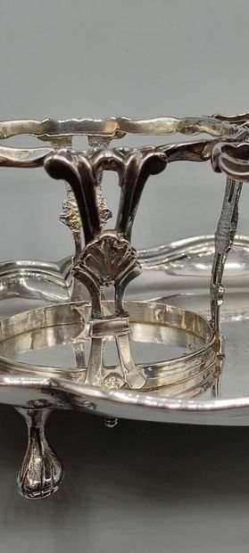 ARRAS 1785.

Porte-huilier en argent au plateau...