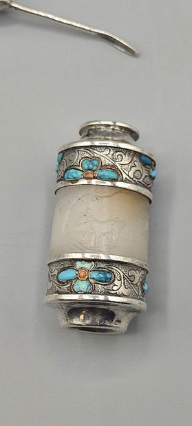 CHINE.

Petite tabatière à décor de turquoises...