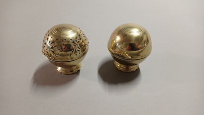 Paire de boîtes à savon et à éponge en métal...
