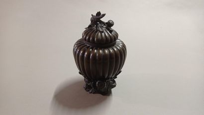 CHINE ou JAPON.

Brûle-parfum couvert en...