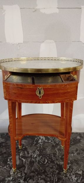 Table de salon de forme circulaire toutes...