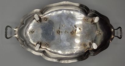 ARRAS 1785.

Porte-huilier en argent au plateau...