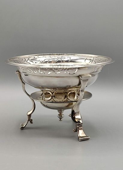 
LILLE XVIIIème. 




Rare réchaud en argent...