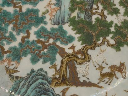 CHINE

Assiette en porcelaine polychrome...