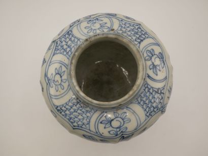 CHINE

Pot à gingembre en porcelaine bleue...