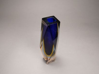 MURANO.

Vase à section losangique.

Intérieur...