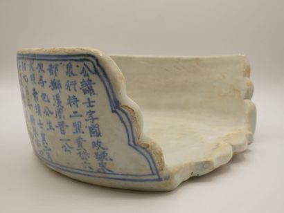CHINE

Élément en porcelaine bleue et blanche...