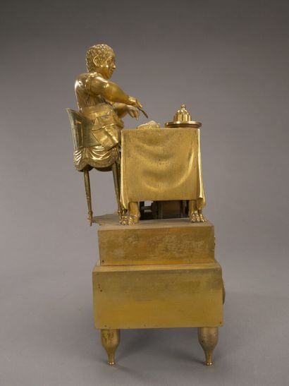 Curieuse pendule en bronze doré et ciselé...