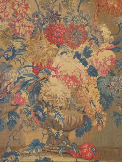 Tapisserie de forme polylobée à décor en...
