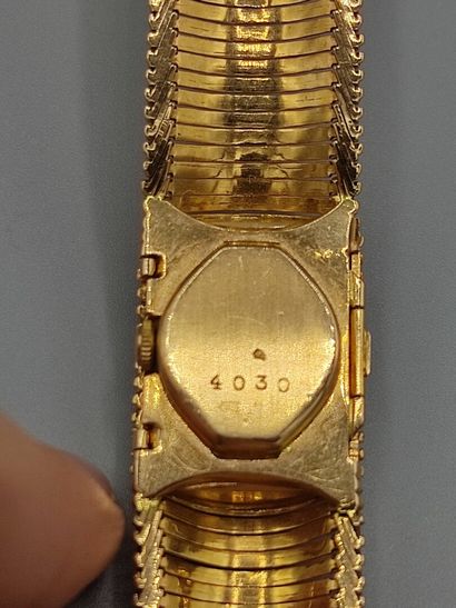 ARIEL, Swiss mvt

Montre de dame en or jaune...