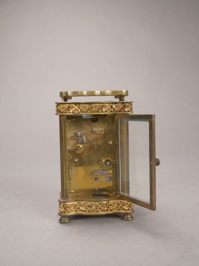 Pendulette d'officier en bronze et laiton...