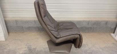 Geoffrey HARCOURT (1931), dans le style de.

Chaise...