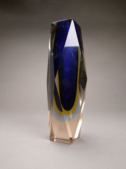 MURANO.

Vase à section losangique.

Intérieur...
