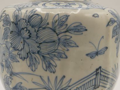 CHINE

Pot à gingembre en porcelaine bleue...