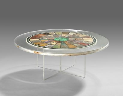 Curieuse table basse de forme circulaire.

Le...