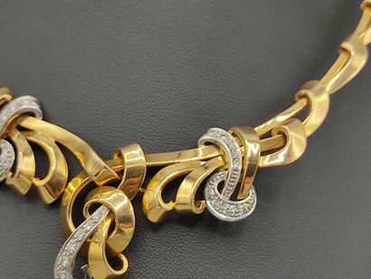 Collier draperie en or jaune 750°° semi articulé...