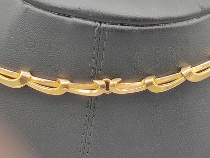 Collier draperie en or jaune 750°° semi articulé...