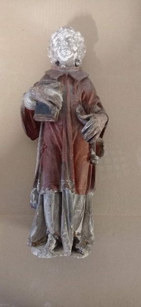 Saint diacre en pierre calcaire sculptée...