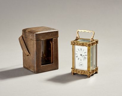 Pendulette d'officier en bronze et laiton...