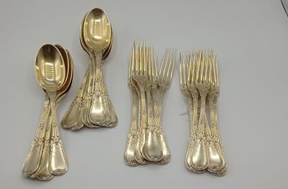 Belle ménagère en vermeil de 24 pièces.

Elle...