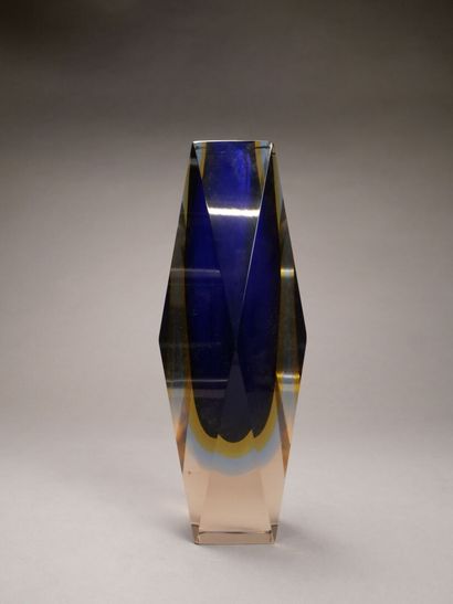 MURANO.

Vase à section losangique.

Intérieur...