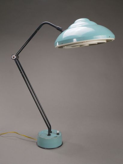 Lampe de bureau en métal laqué bleu et noir.

Bras...