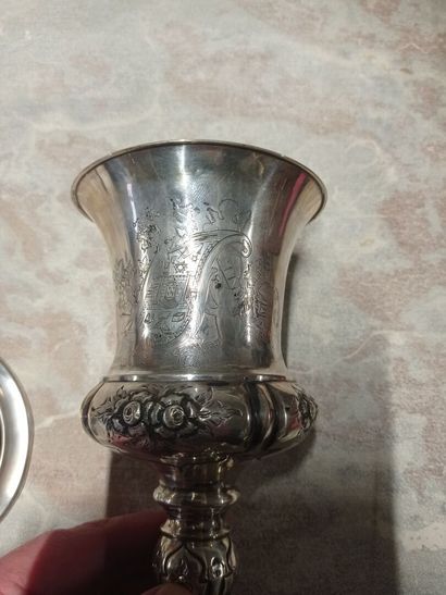 Curieux hanap maçonnique couvert en argent.

La...