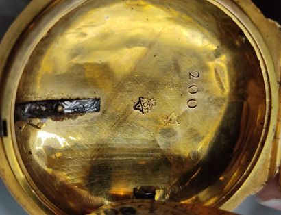 PARIS, 1761.

Montre oignon en or jaune d'époque...