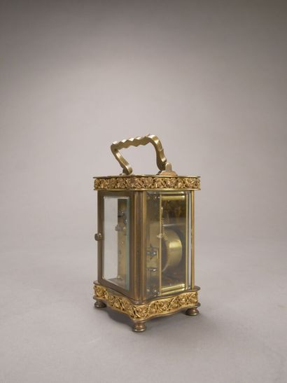 Pendulette d'officier en bronze et laiton...
