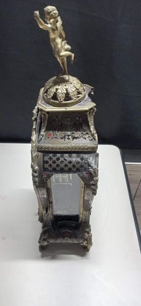 Joli cartel d'applique et sa console en marqueterie...