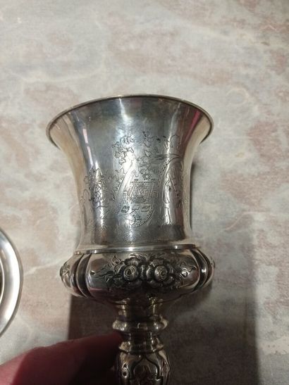 Curieux hanap maçonnique couvert en argent.

La...