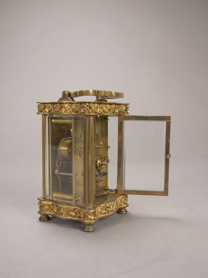 Pendulette d'officier en bronze et laiton...