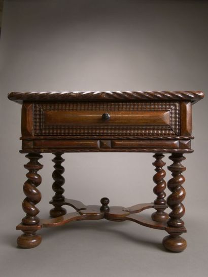 Petit bureau dit de maîtrise en palissandre...