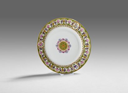SEVRES, 1864.

Assiette en porcelaine polychrome...