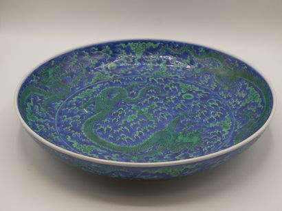 CHINE

Assiette en porcelaine à décor d'un...