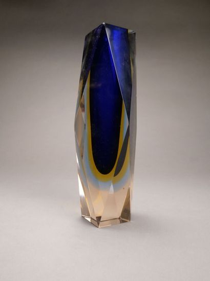 MURANO.

Vase à section losangique.

Intérieur...