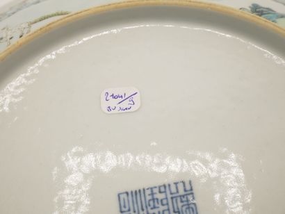 CHINE

Assiette en porcelaine polychrome...