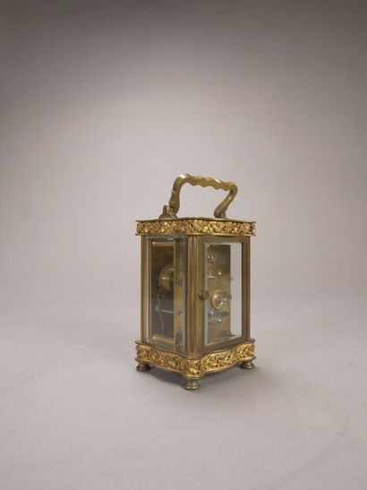 Pendulette d'officier en bronze et laiton...