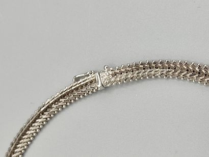 Collier ruban en or blanc 750°° à mailles...