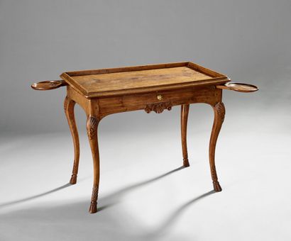 Table à jeu en bois naturel et noyer.

Ouvre...