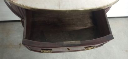 Console de forme demi-lune en acajou et placxage...
