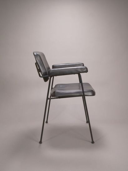 Pierre PAULIN (1927-2009)

Fauteuil à bras...
