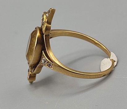 Ch. DUBRET

Bague Art Nouveau en or jaune...