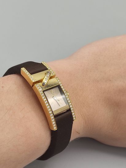 CHAUMET. Modèle LIEN.

Montre de dame, cadran...