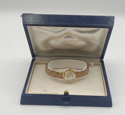 JAEGER LECOULTRE

Montre de dame en or jaune...