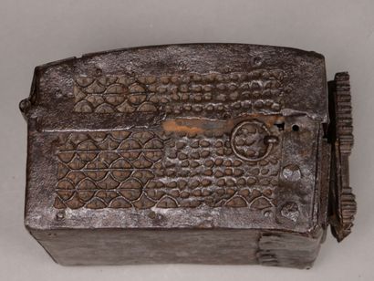 Coffret dit de messager en fer forgé patiné,...