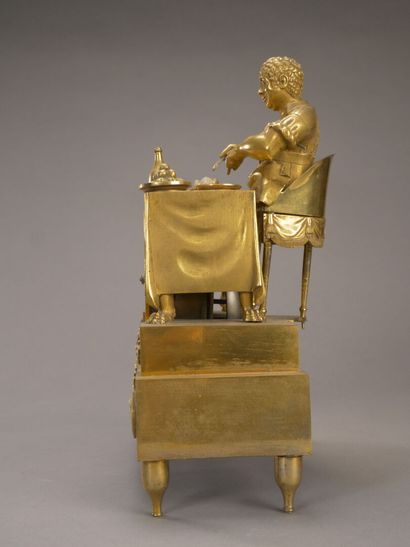 Curieuse pendule en bronze doré et ciselé...