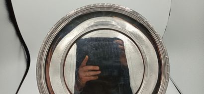 Gustave ODIOT.

Grand plat rond en argent...